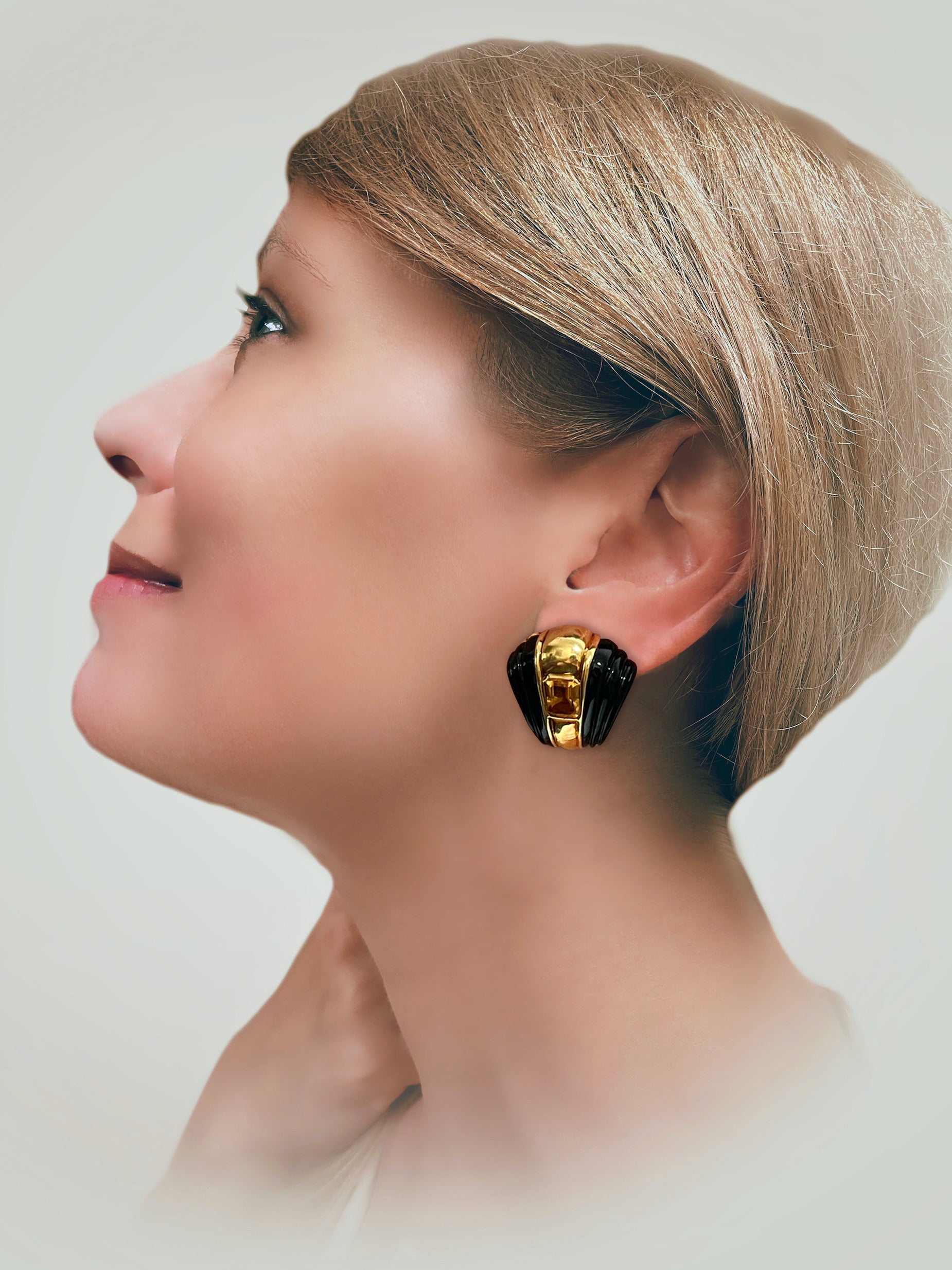 Citrine and Onyx 18k Yellow Gold Earclips, circa 1970s