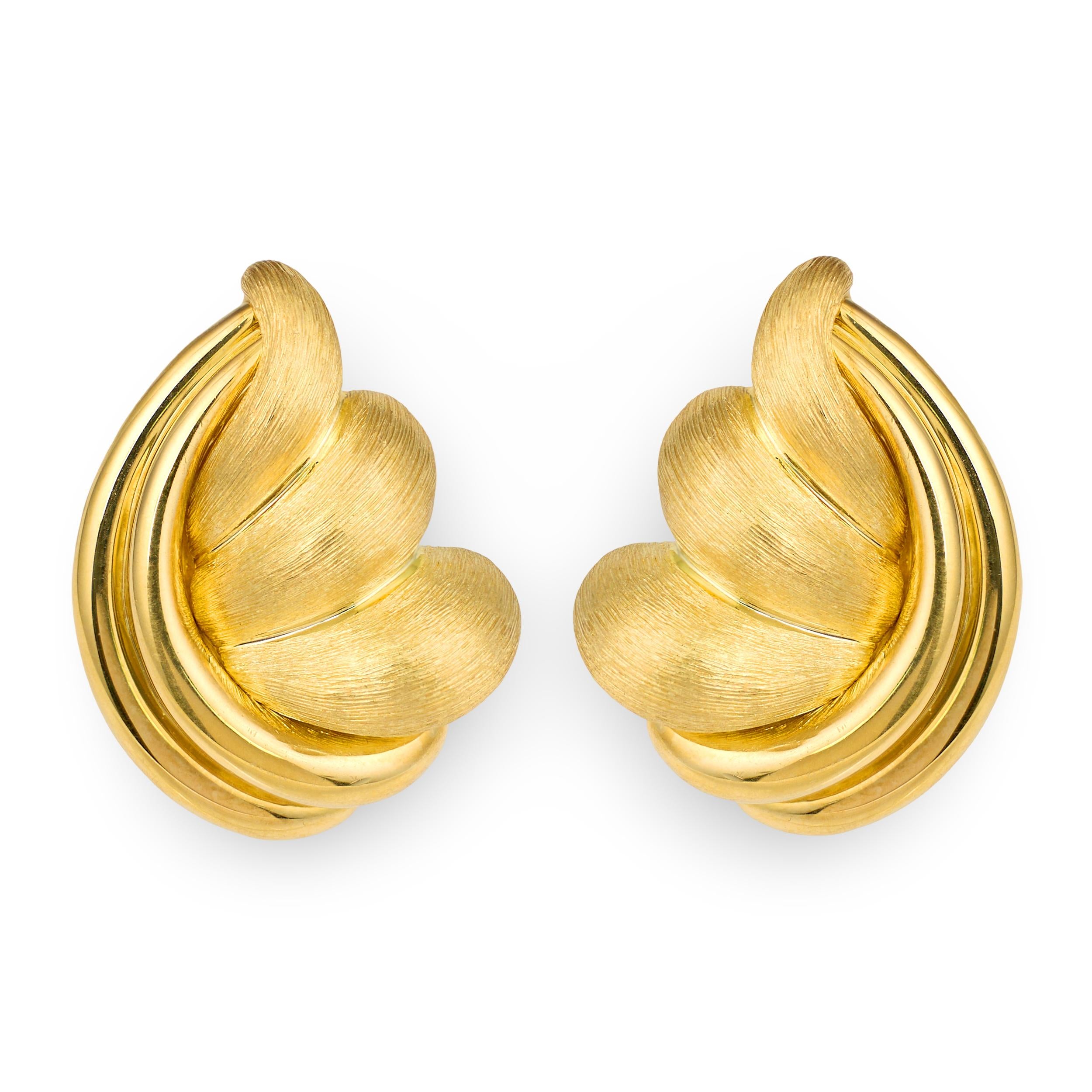 Henry Dunay 18K Yellow Gold Sabi Finish Ear Clips, Vintage 1970s Sculptural