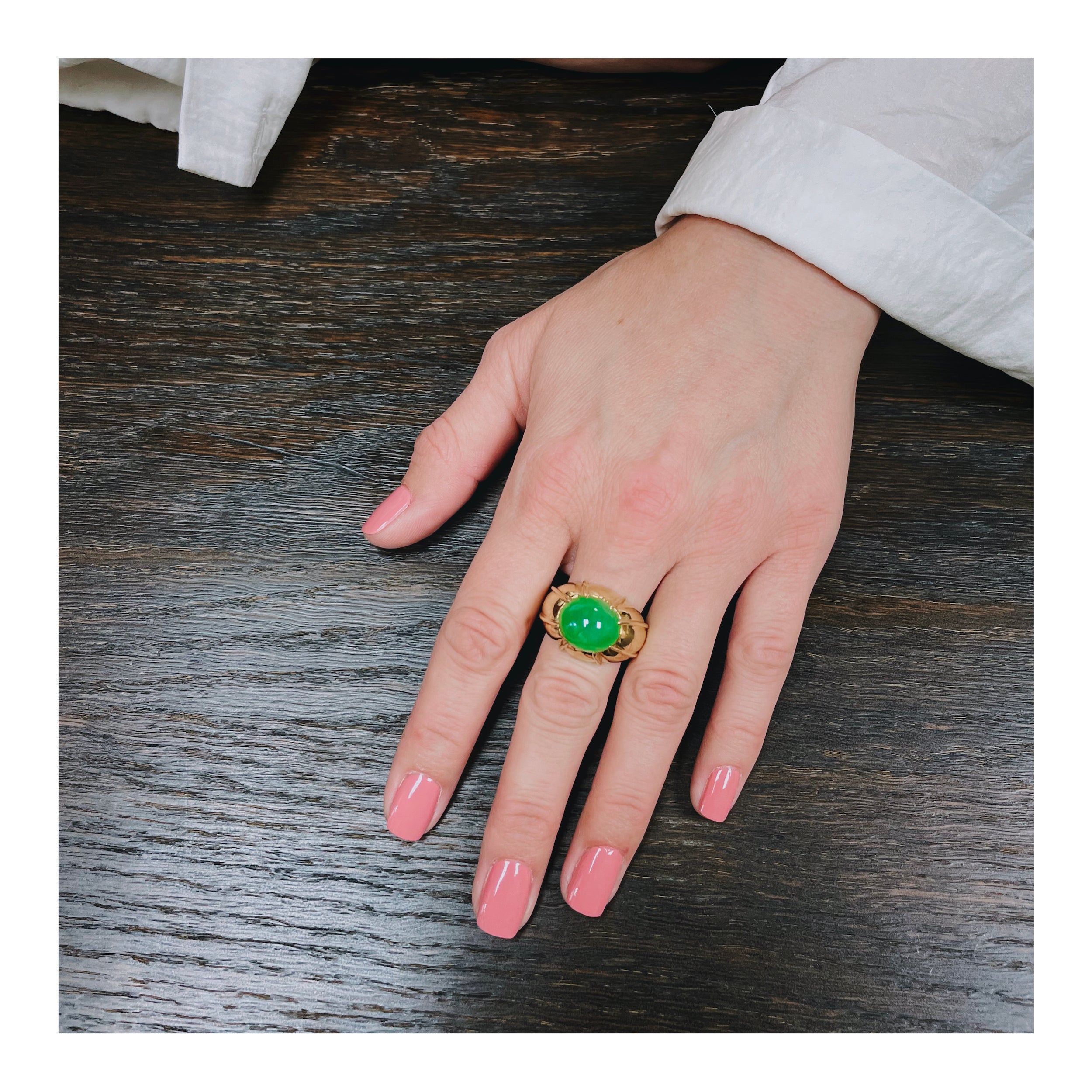 Green Jade 18K Yellow Gold Ring, circa 1970s