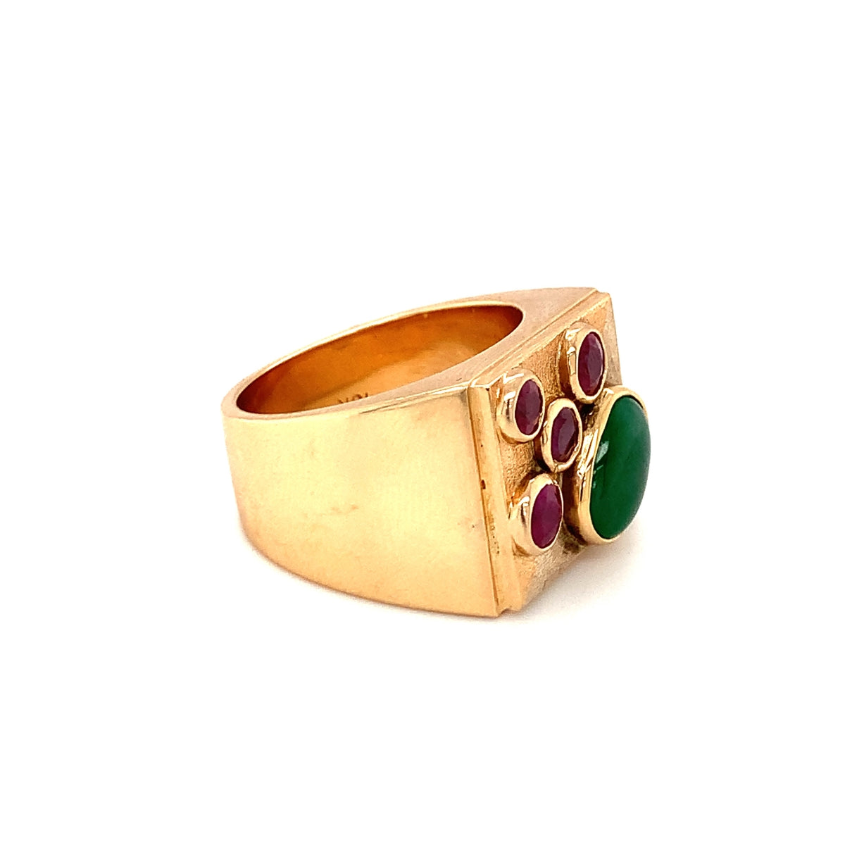 Jade and Ruby 18K Yellow Gold Ring, circa 1940s