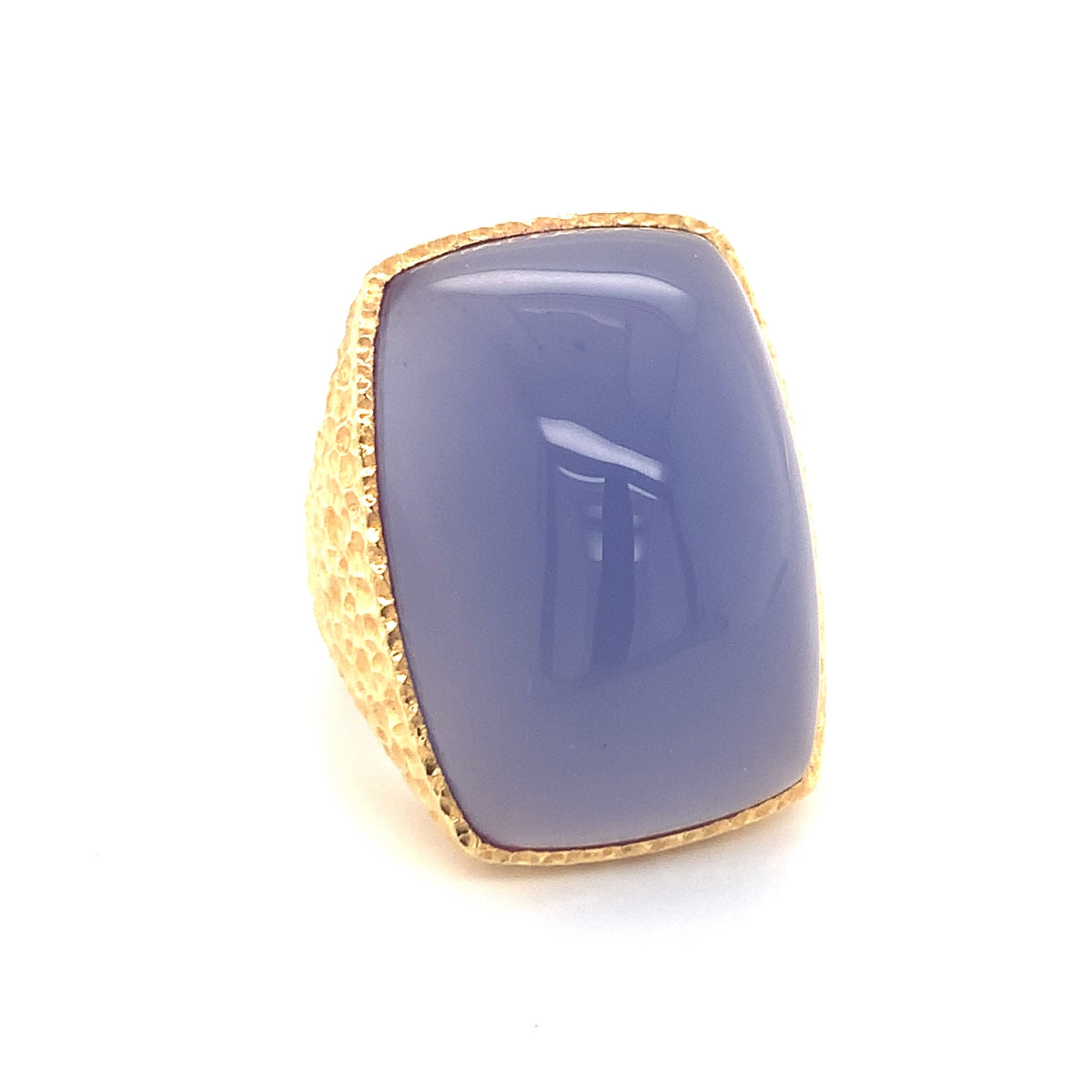 Lavender Chalcedony Ring in 18k Yellow Gold, circa 1960s
