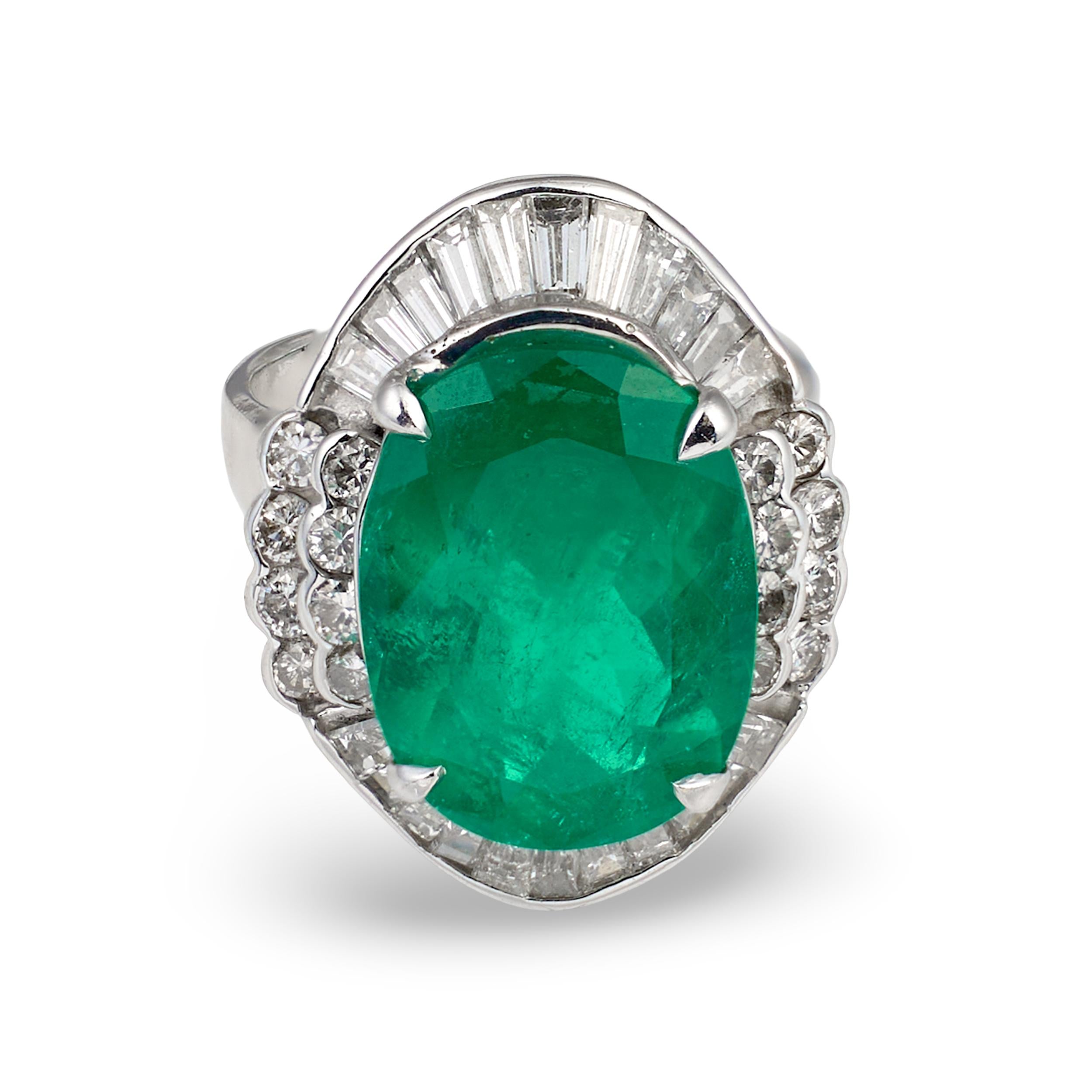 Art Deco Emerald and Diamond Platinum Ring, circa 1930s