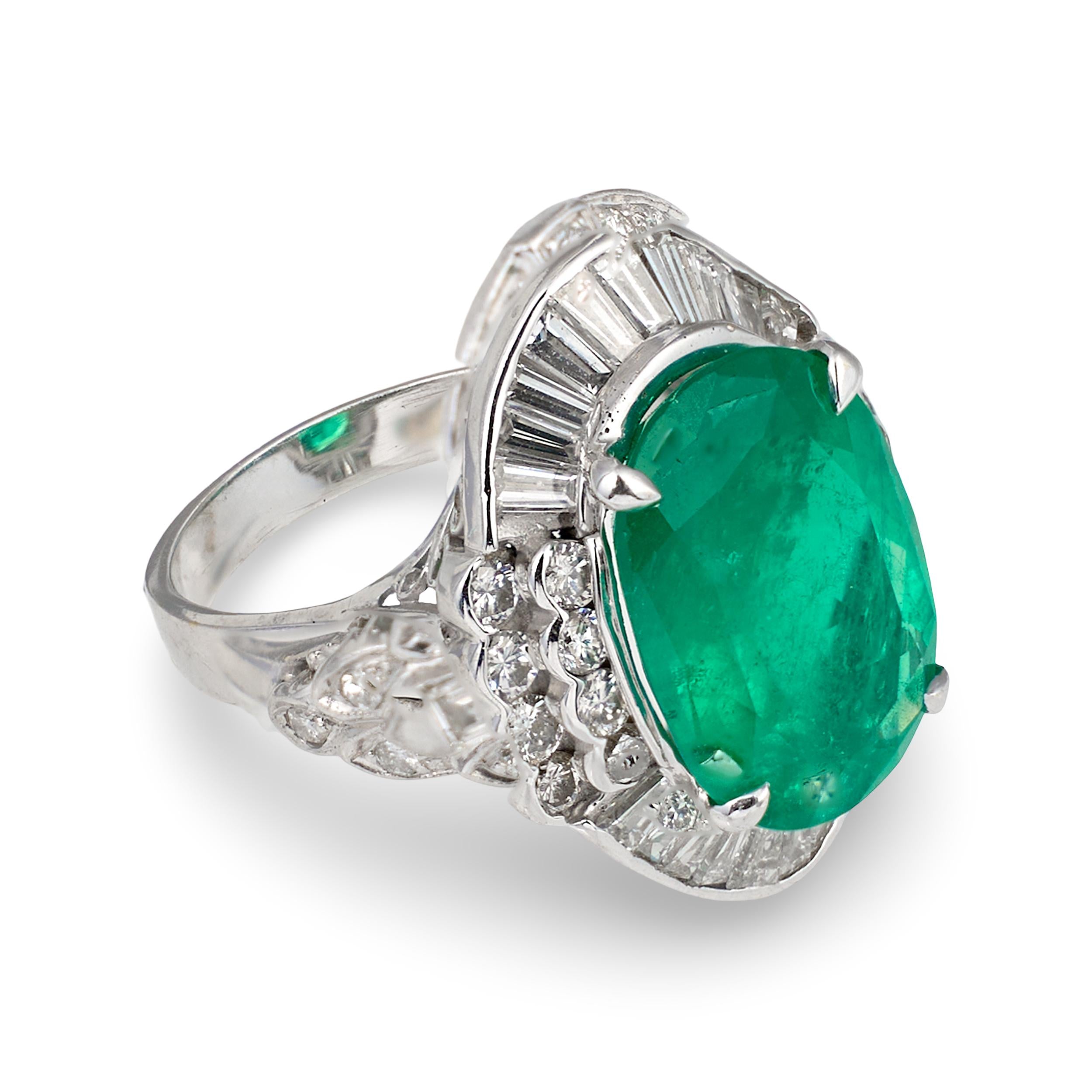 Art Deco Emerald and Diamond Platinum Ring, circa 1930s