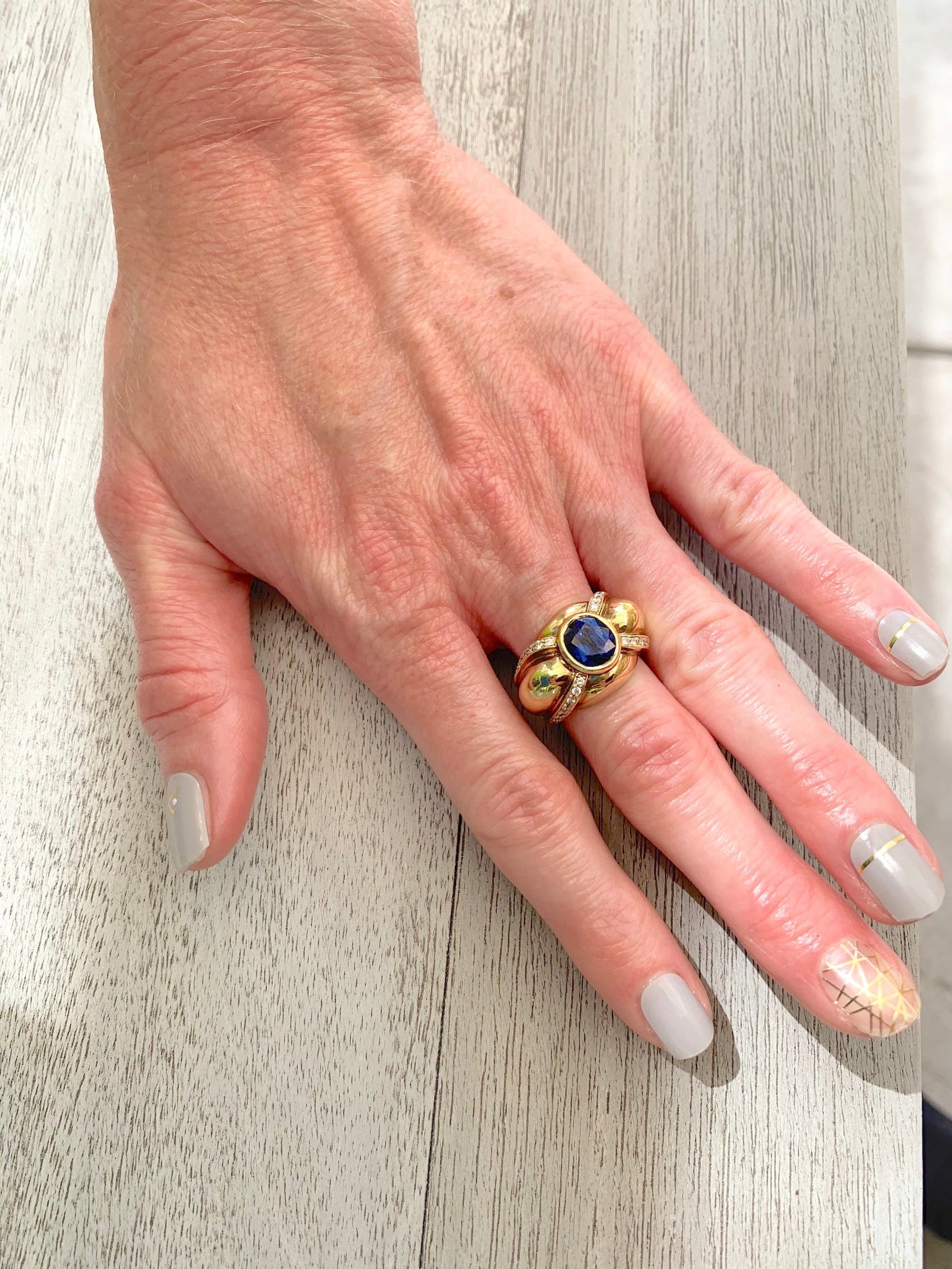 Sapphire and Diamond Ring in 18K Yellow Gold, circa 1970s