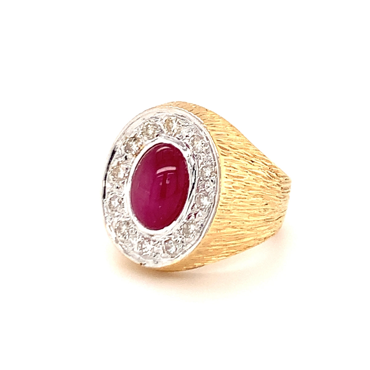 Star Ruby and Diamond 18k Yellow Gold Ring, circa 1960s