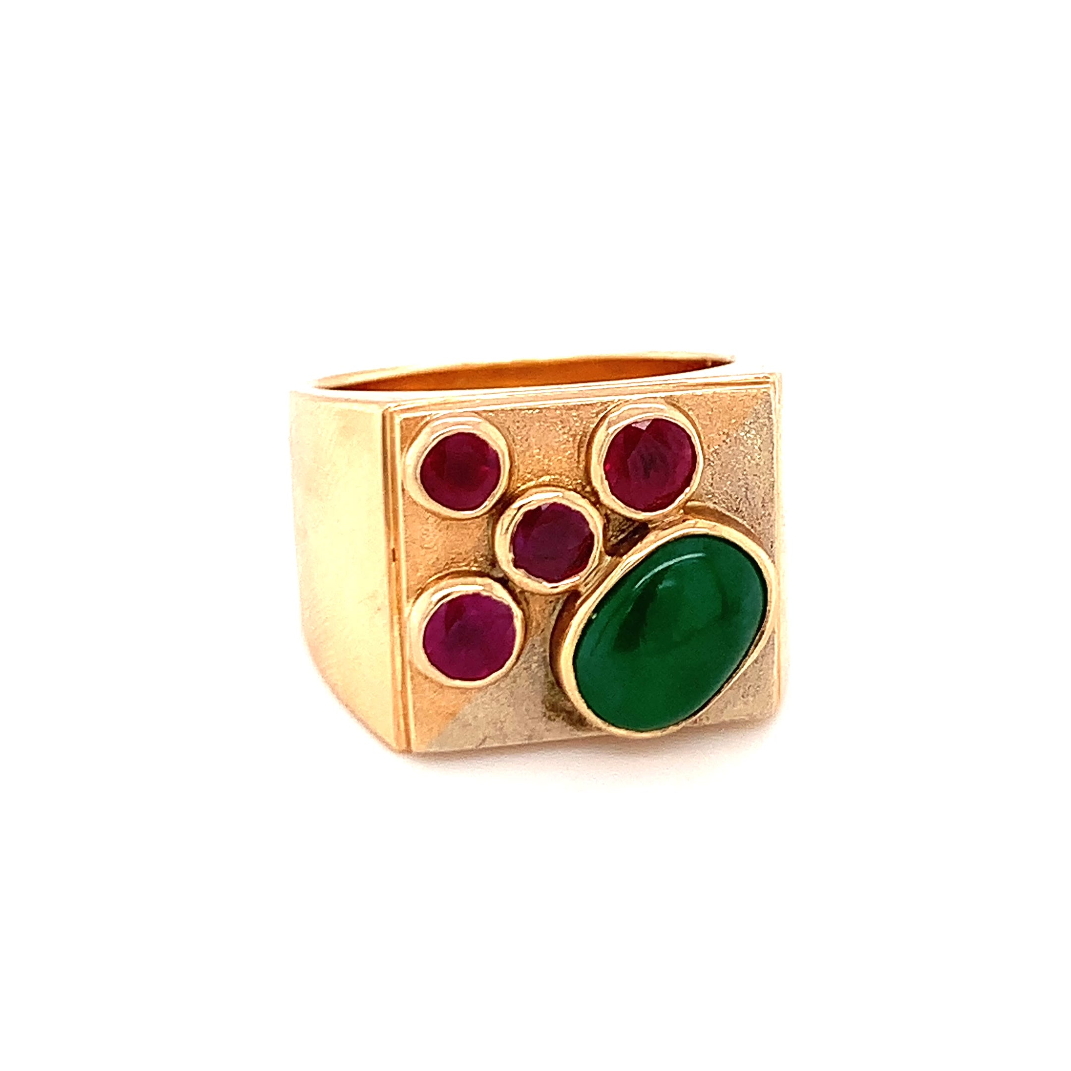 Jade and Ruby 18K Yellow Gold Ring, circa 1940s