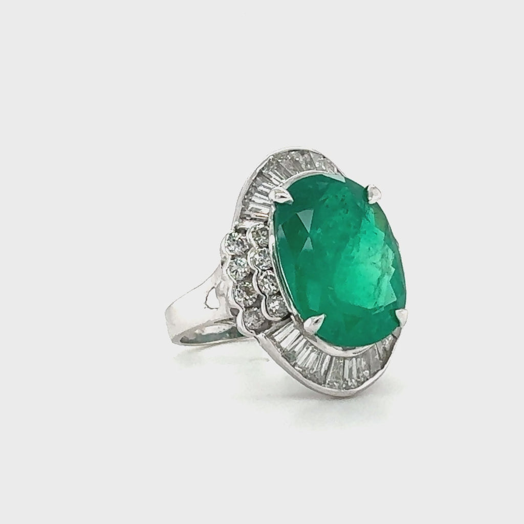 18K WHITE GOLD EMERALD AND DIAMOND RING