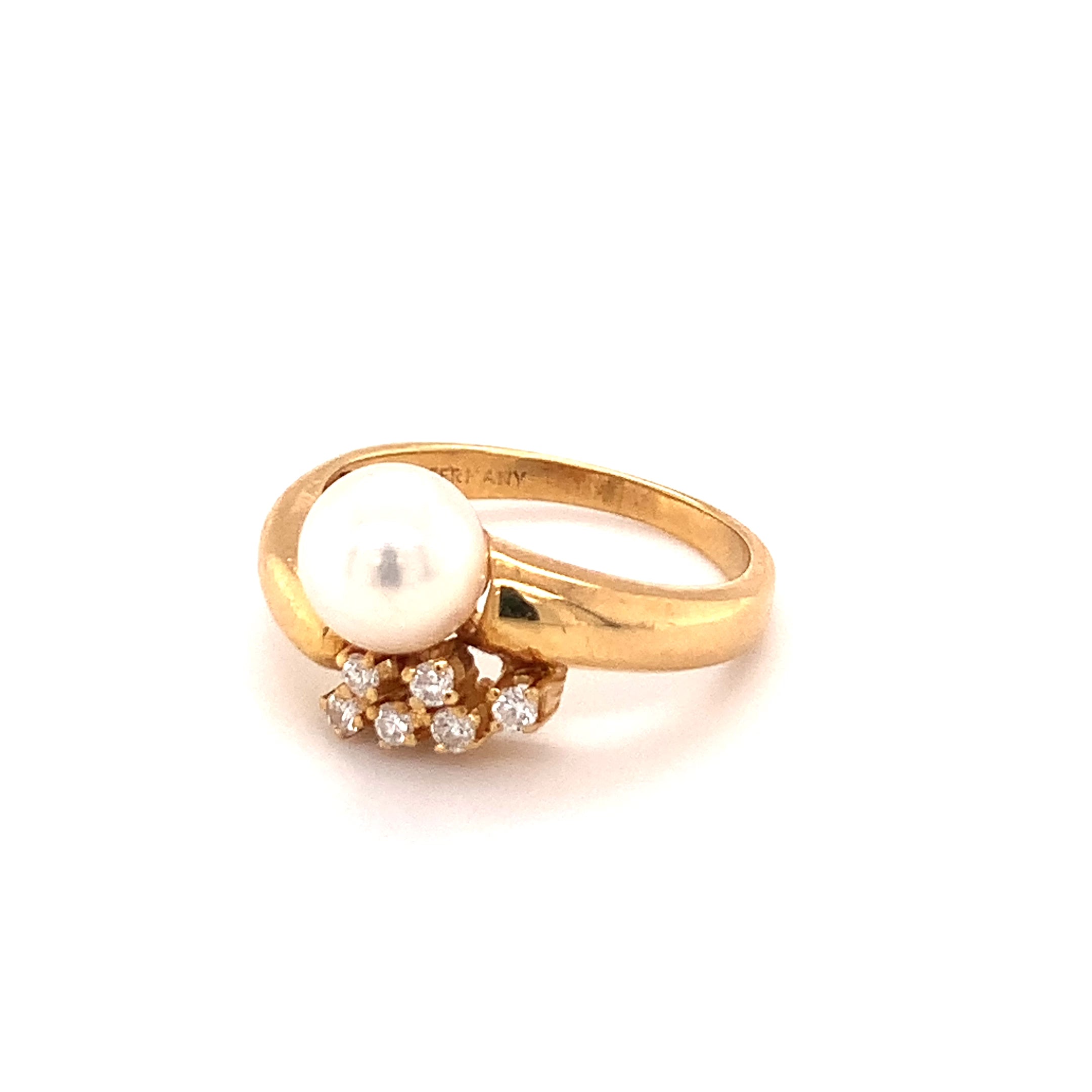 Pearl and Diamond 18K Yellow Gold Ring, circa 1970s